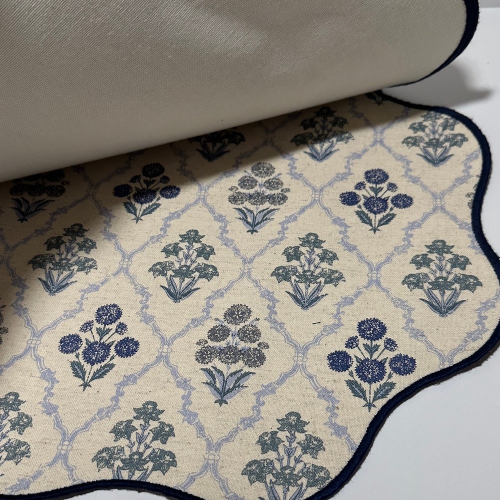Kirkland’s Home Floral Placemats Set of 4 Cream Navy Scalloped Table Decor NWT - Picture 5 of 8